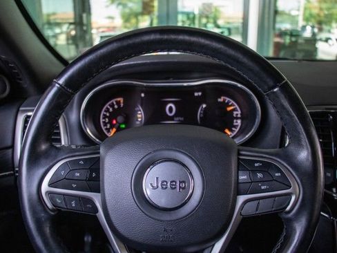 Used 2022 Jeep Grand Cherokee Limited image 13