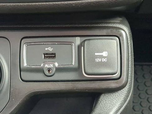 Certified 2022 Jeep Renegade Latitude AWD/4WD image 24