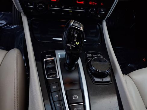 Used 2017 BMW 550i Gran Turismo xDrive image 10