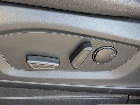 Used 2022 Ford Explorer XLT w/ Equipment Group 202A RWD image 22