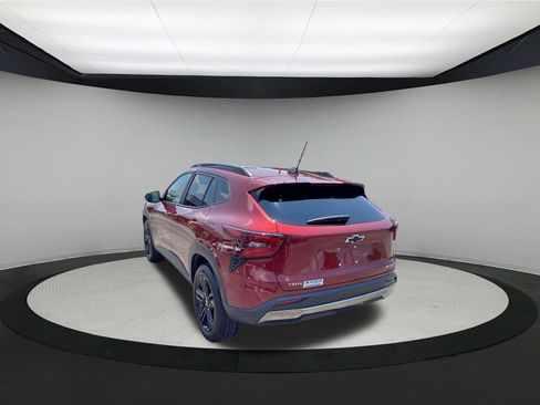 Used 2024 Chevrolet Trax ACTIV w/ Sunroof Package FWD image 6