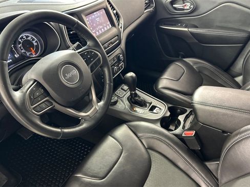 Used 2019 Jeep Cherokee Latitude Plus w/ Cold Weather Group image 10