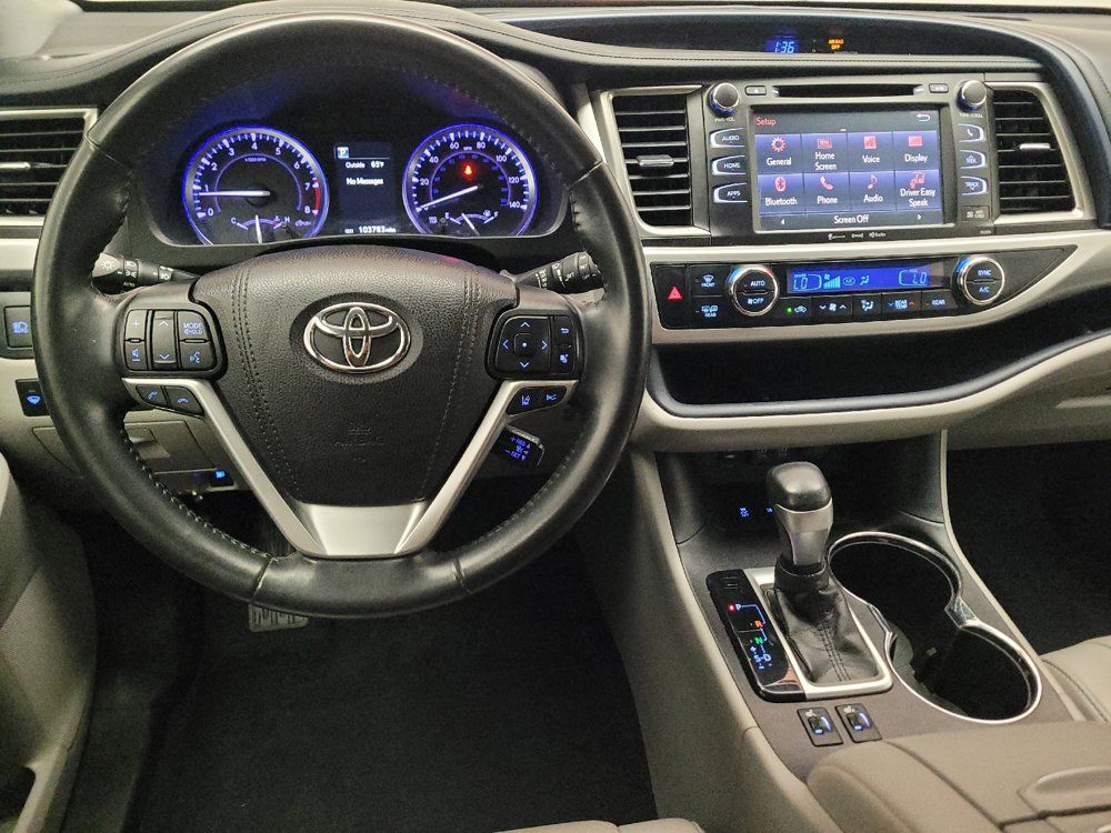 Used 2019 Toyota Highlander XLE FWD image 22