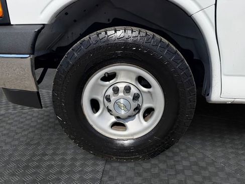 Used 2021 Chevrolet Express 2500 w/ Driver Convenience Package RWD image 14