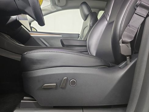 Used 2024 Tesla Model Y Long Range AWD/4WD image 30