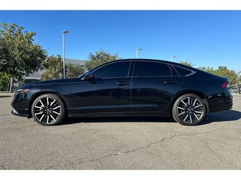 Used 2025 Honda Accord Touring image 2