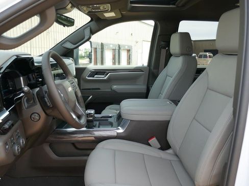 New 2026 Chevrolet Silverado 1500 LTZ w/ LTZ Premium Package AWD/4WD image 15