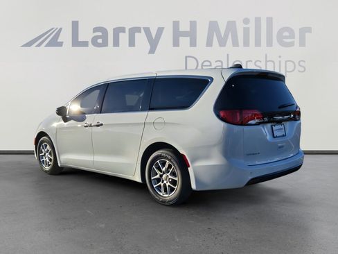 New 2026 Chrysler Voyager LX image 4