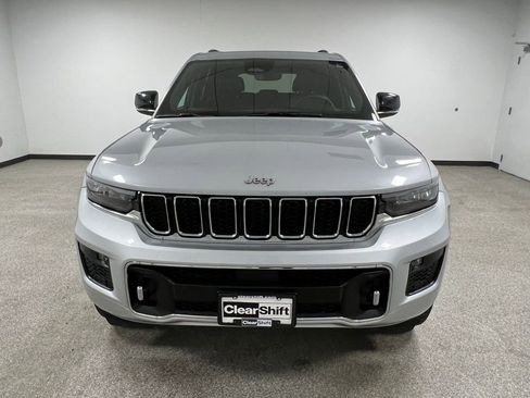 Used 2023 Jeep Grand Cherokee Overland AWD/4WD image 3