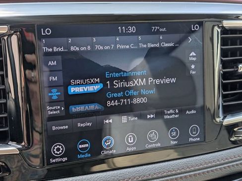Used 2018 Chrysler Pacifica Limited w/ Tire & Wheel Group FWD image 20