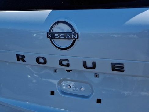 Used 2025 Nissan Rogue SV FWD image 34