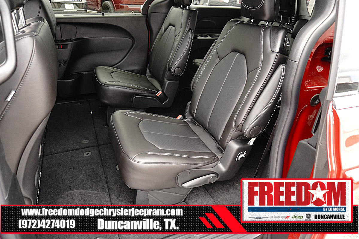 New 2027 Chrysler Pacifica Select FWD image 14