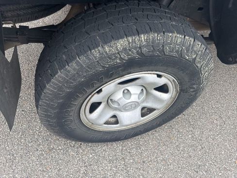 Used 2017 Toyota Tacoma SR5 image 16