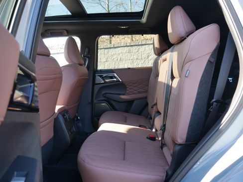 Used 2025 Mitsubishi Outlander SEL FWD image 16