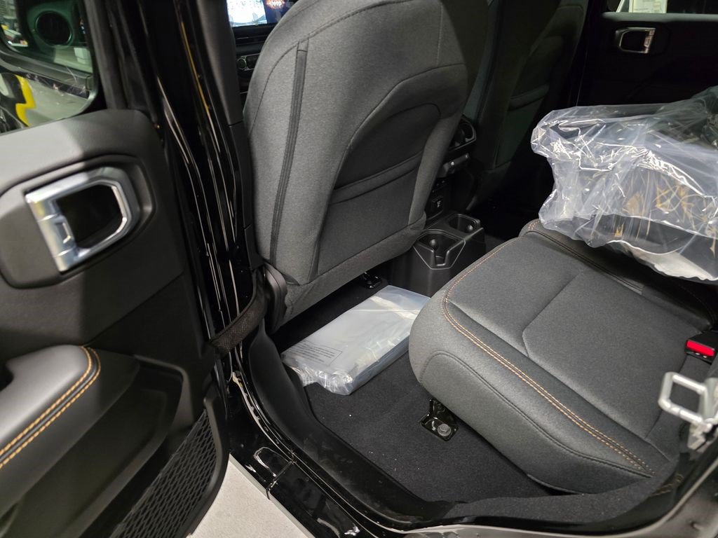 New 2026 Jeep Wrangler Unlimited Sahara AWD/4WD image 26