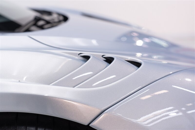 Used 2024 McLaren 750S Spider RWD image 25