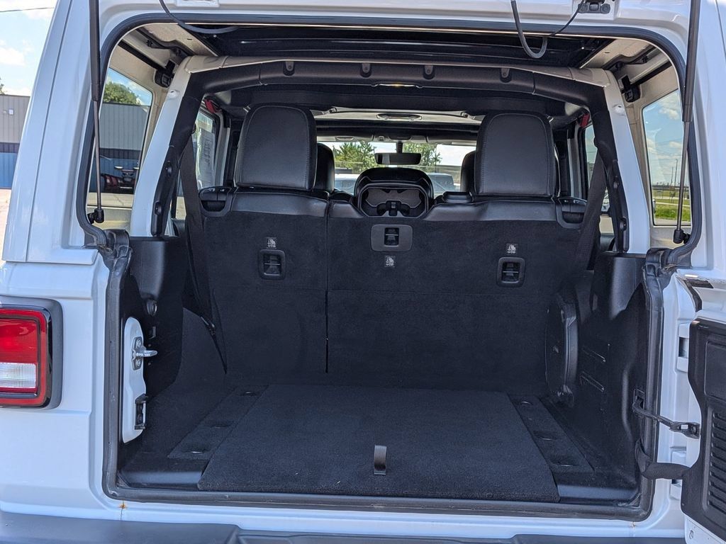 Used 2018 Jeep Wrangler Unlimited Rubicon AWD/4WD image 25