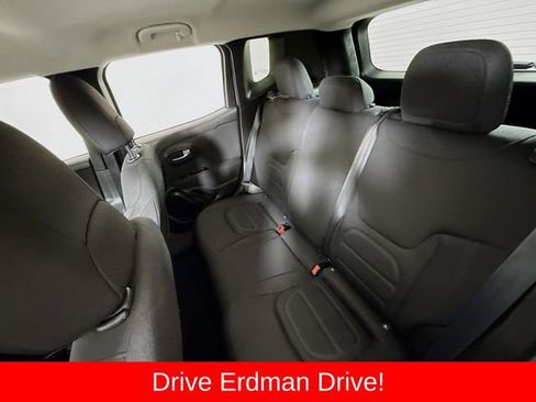 Used 2021 Jeep Renegade Latitude FWD image 8