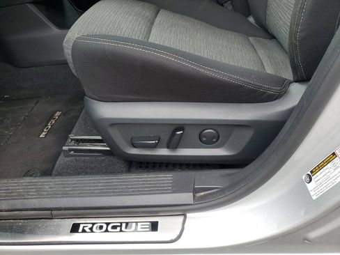 Certified 2023 Nissan Rogue SV FWD image 17