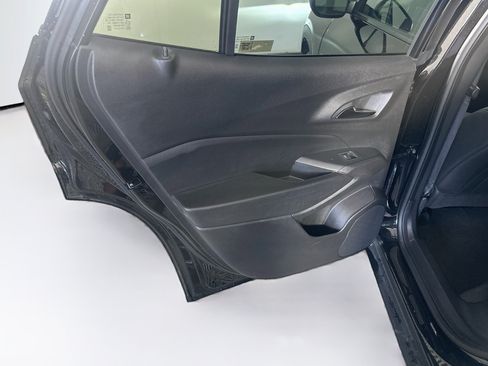 Used 2025 Chevrolet Trax LT w/ LT Convenience Package FWD image 24