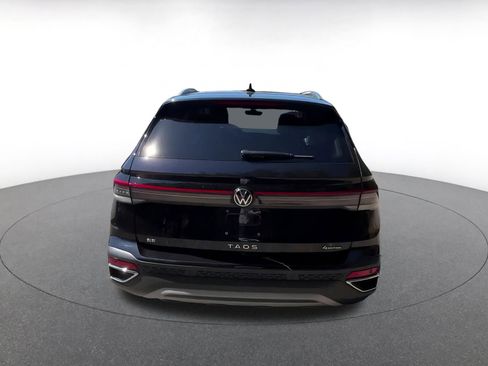 Used 2025 Volkswagen Taos SE image 11
