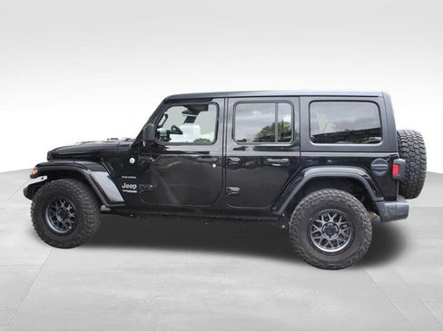 Used 2018 Jeep Wrangler Unlimited Sahara AWD/4WD image 12