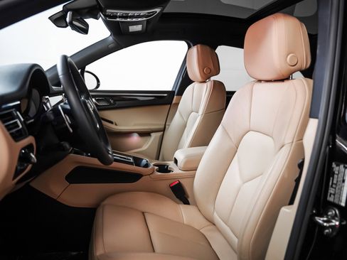 Certified 2025 Porsche Macan S image 5