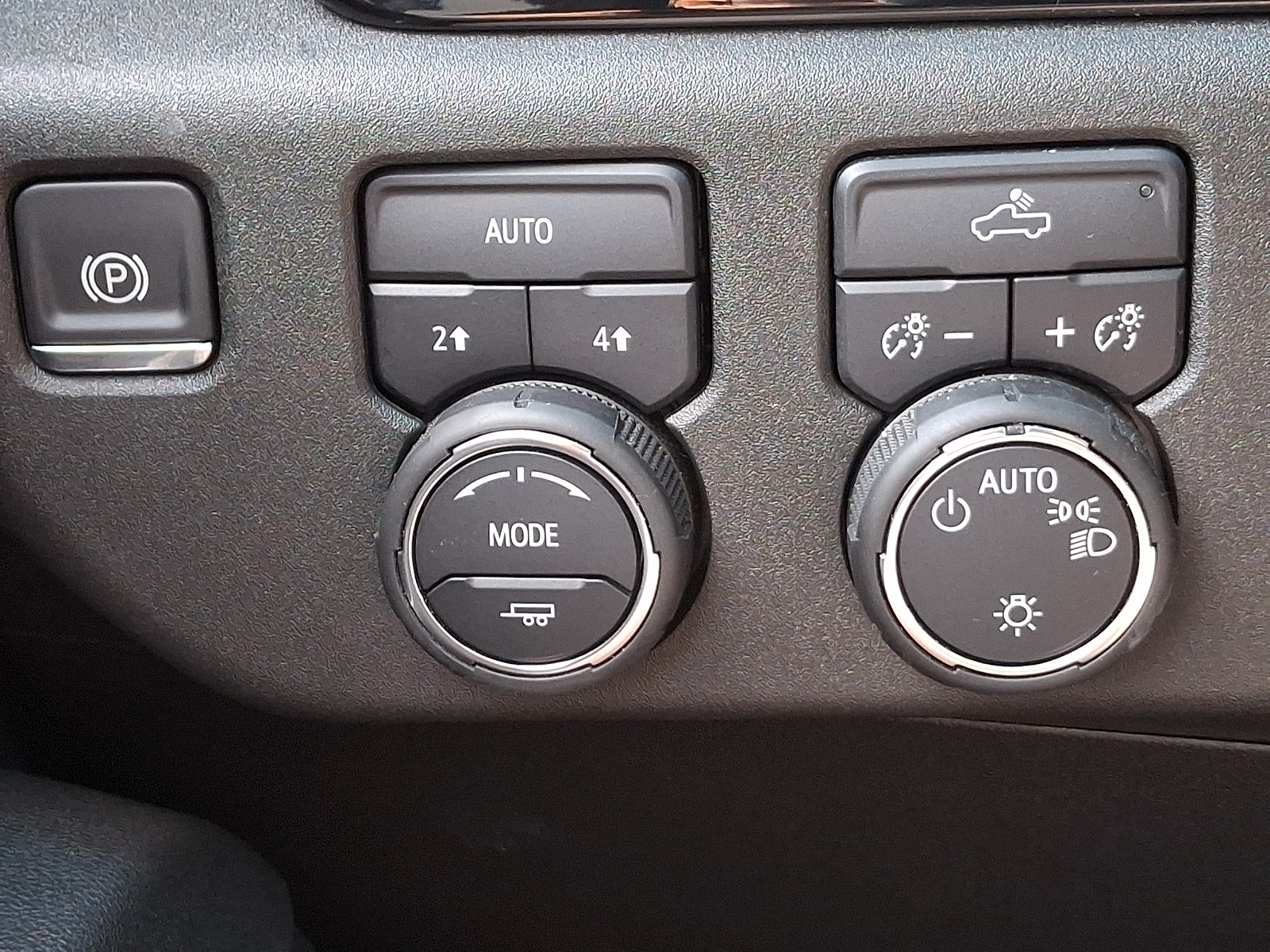 Used 2025 Chevrolet Silverado 1500 LT AWD/4WD image 24