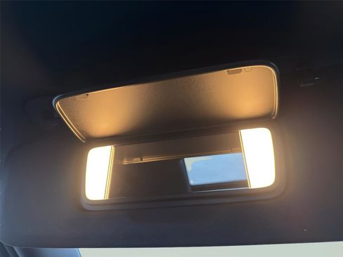 Used 2024 Chevrolet Suburban Z71 w/ Luxury Package image 33