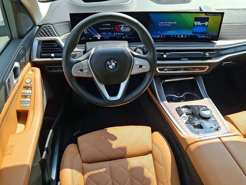Used 2025 BMW X7 xDrive40i w/ Premium Package AWD/4WD image 12