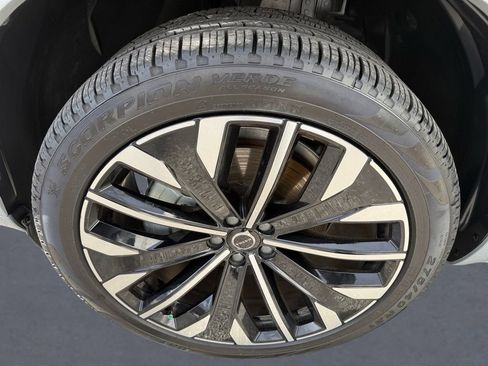Certified 2025 Volvo XC90 B5 Plus image 8