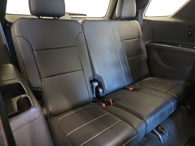 Used 2022 Chevrolet Traverse LT w/ LT Premium Package AWD/4WD image 36