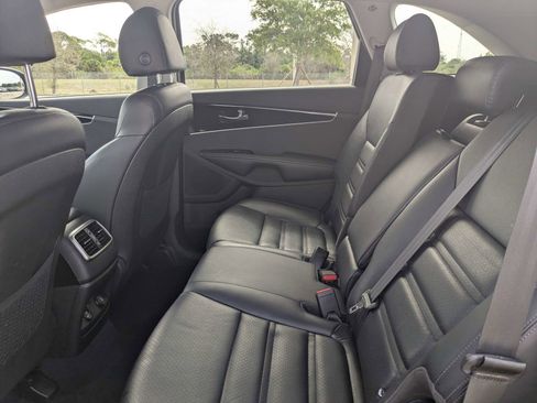 Used 2019 Kia Sorento EX FWD image 18