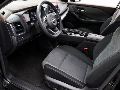 Used 2023 Nissan Rogue SV image 9