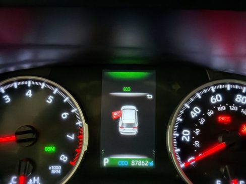 Used 2020 Toyota RAV4 XLE FWD image 12