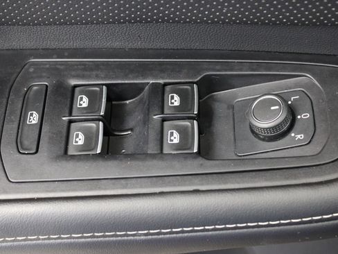 Used 2024 Volkswagen Atlas SE AWD/4WD image 12