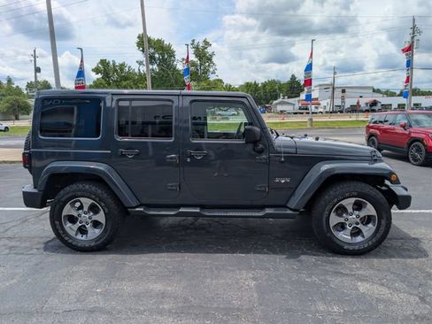 Used 2016 Jeep Wrangler Unlimited Sahara w/ Connectivity Group AWD/4WD image 6