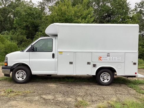 New 2025 Chevrolet Express 3500 w/ Power Convenience Package RWD image 7