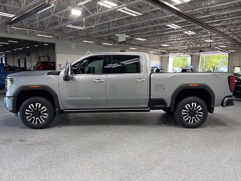 Used 2025 GMC Sierra 2500 Denali Ultimate AWD/4WD image 4