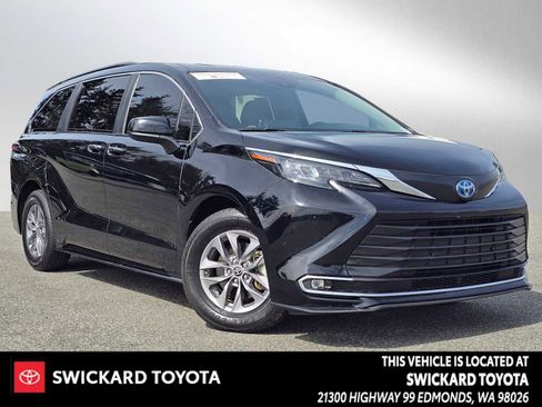 Certified 2024 Toyota Sienna XLE image 1