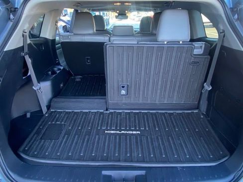 Used 2023 Toyota Highlander XLE image 27