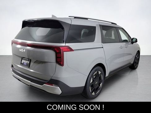 Used 2025 Kia Carnival EX image 3