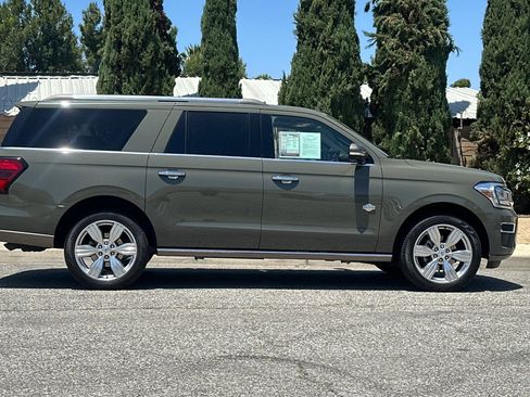 Used 2024 Ford Expedition Max King Ranch RWD image 3
