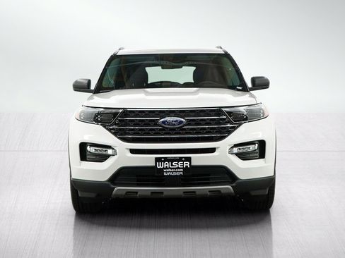 Used 2024 Ford Explorer XLT w/ Equipment Group 202A AWD/4WD image 8