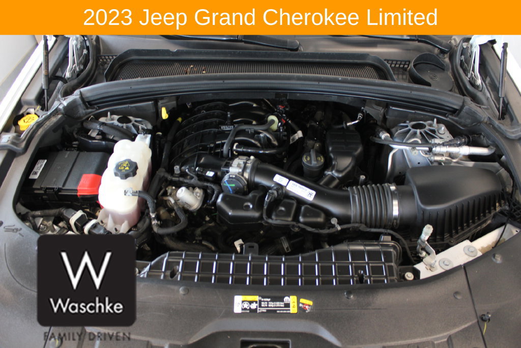 Used 2023 Jeep Grand Cherokee Limited w/ Trailer Tow Prep Group (B) AWD/4WD image 11