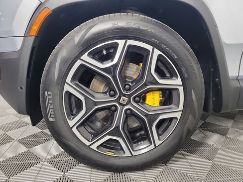 Used 2023 Rivian R1T Adventure image 9