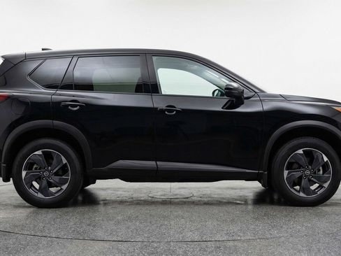 Used 2025 Nissan Rogue SV FWD image 9