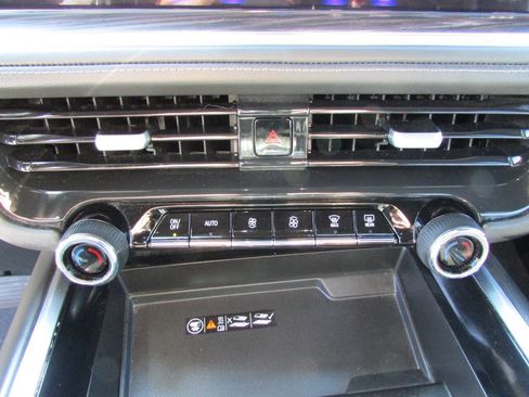 Used 2025 Chevrolet Tahoe LT AWD/4WD image 25