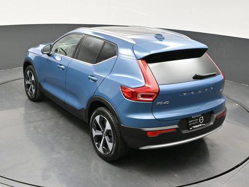 Used 2025 Volvo XC40 B5 Plus image 28