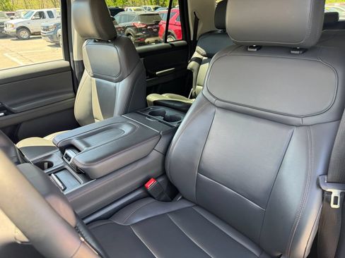 Used 2025 Ford Expedition Max Active AWD/4WD image 26